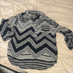 Entro Black and White Graphic 3/4 Sleeve Blouse